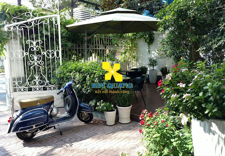 Khuôn viên sân vườn của biệt thự cho thuê đường Điện Biên Phủ quận 3 