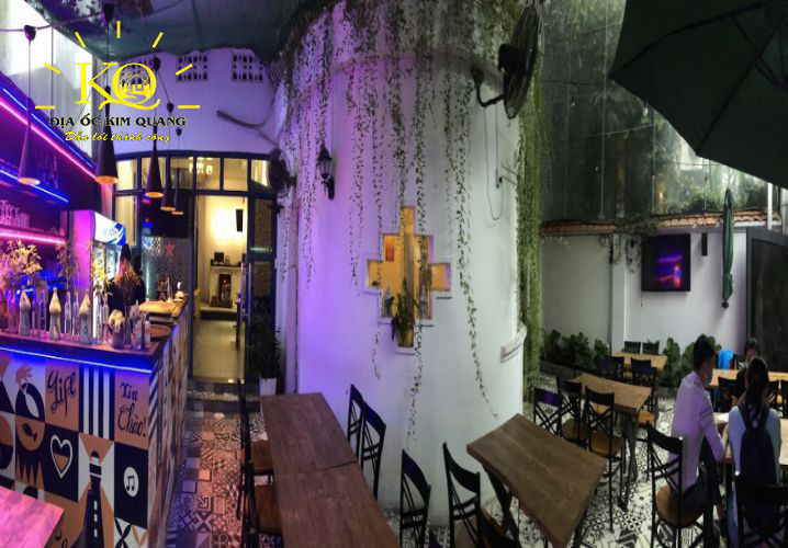Không gian quán cafe nhà cho thuê nguyên căn đường Nguyễn Văn Thủ quận 1 