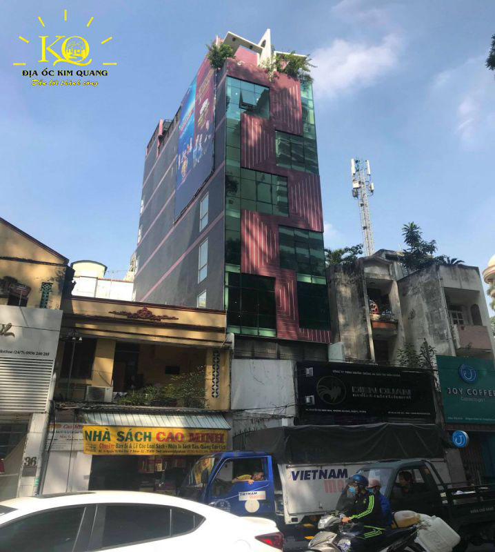 Hình chụp bao quát tòa nhà cho thuê nguyên căn đường Nguyễn Thị Minh Khai