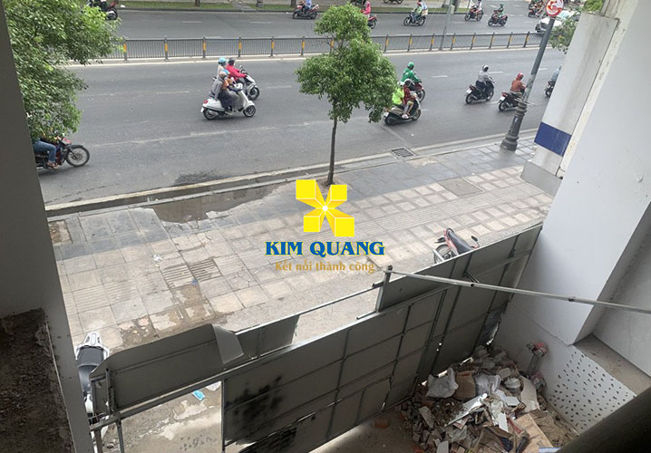 View nhìn từ bên trong tòa nhà cho thuê đường Nguyễn Văn Trỗi quận Phú Nhuận