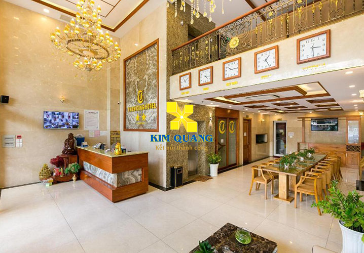 Hình chụp sảnh tầng trệt của tòa nhà khách sạn Thiên Cung đường A4