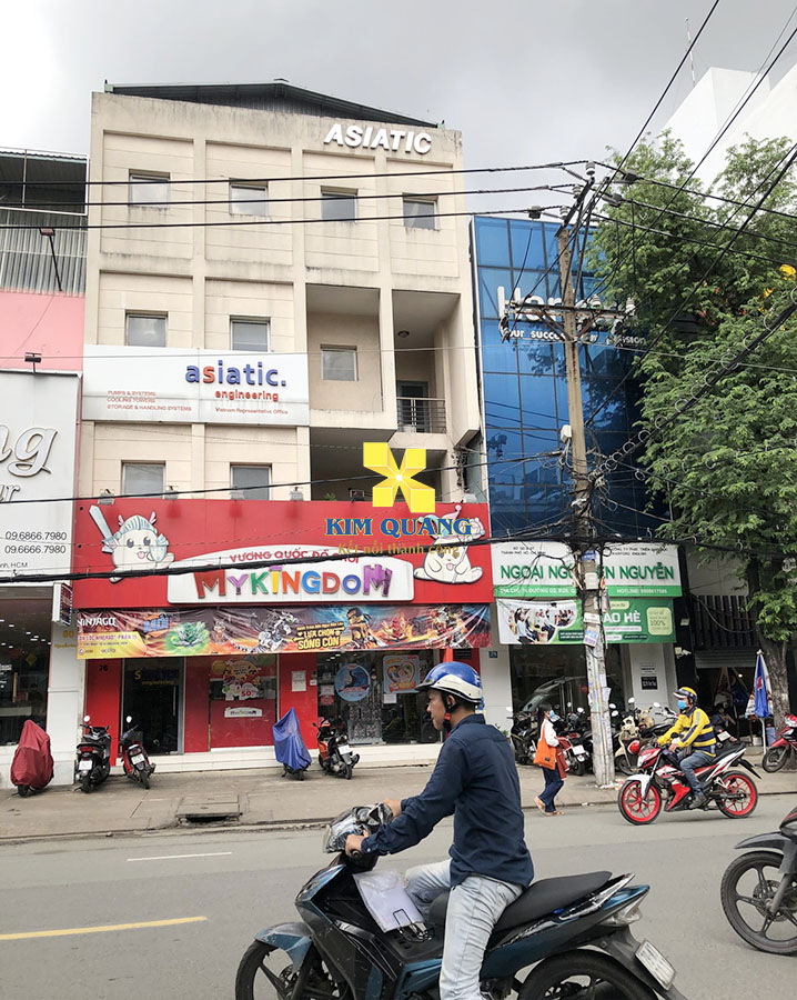 Hình chụp phía trước tòa nhà cho thuê mặt tiền đường Nguyễn Gia Trí