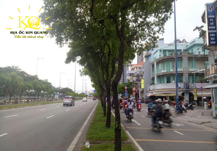 Con đường trước nhà cho thuê đường Võ Văn Kiệt
