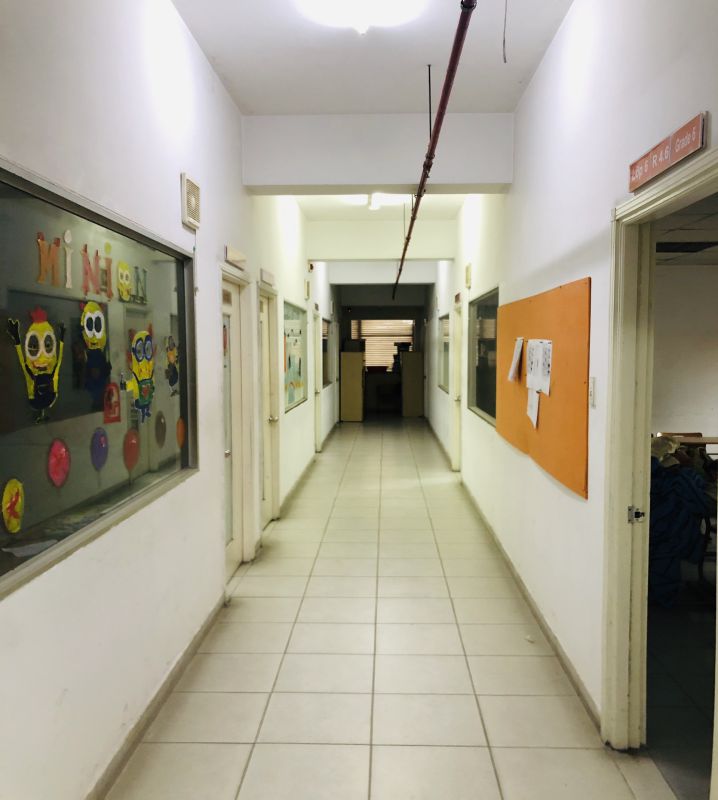 Khu vực hành lang ngay phòng làm việc tại tòa nhà đường Nguyễn Bỉnh Khiêm