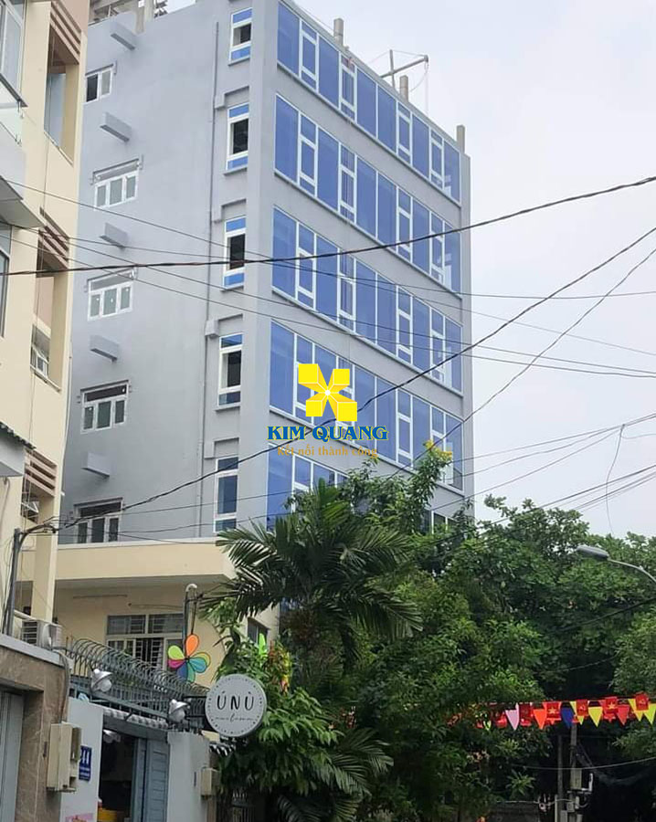 Hình chụp tổng quát bên ngoài tòa nhà cho thuê đường Nguyễn Đình Chính