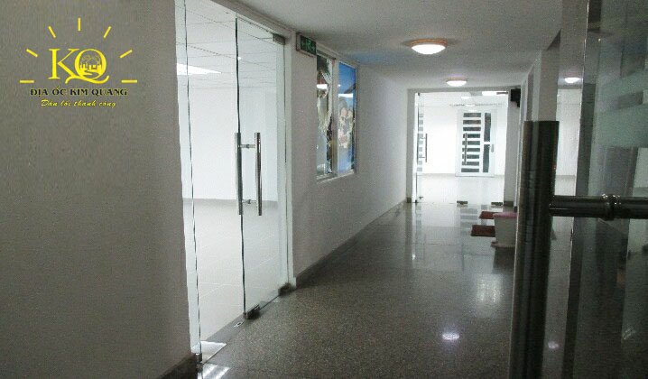 Khu vực hành lang của tòa nhà văn phòng đường Võ Thị Sáu quận 3
