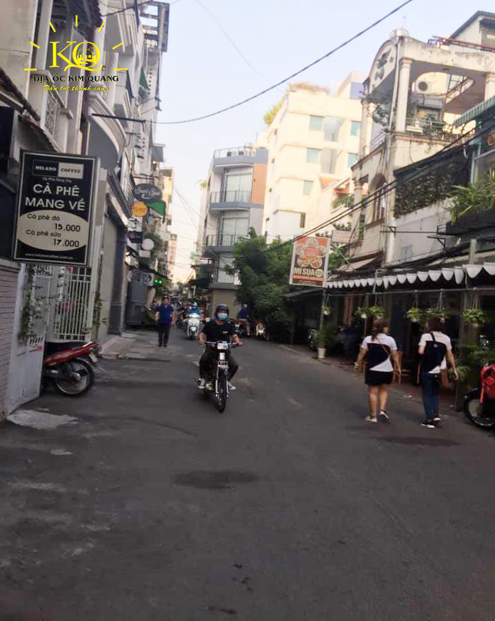 Con đường phía trước tòa nhà cho thuê nguyên căn đường Nguyễn Sơn Hà quận 3 