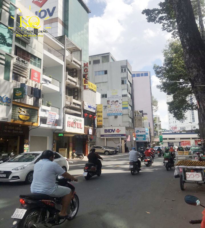 Con đường phía trước tòa nhà cho thuê nguyên căn đường Bùi Thị Xuân quận 1 