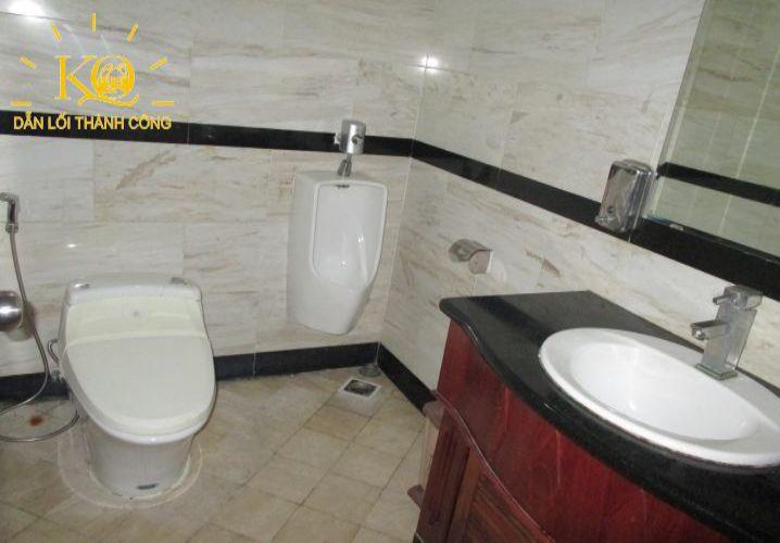 View nhìn từ tòa nhà cho thuê nguyên căn đường Lê Thị Hống Gấm quận 1