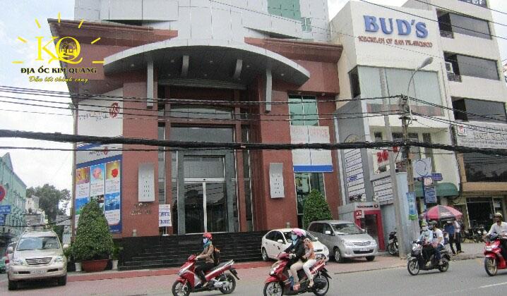 Hình chụp phía trước toà nhà cho thuê văn phòng đường Nam Quốc Cang quận 1