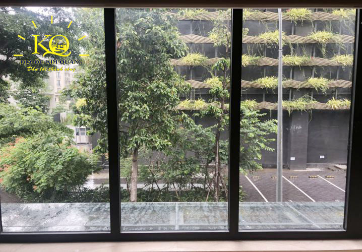 View từ cửa sổ tòa nhà văn phòng đường Trương Văn Bang quận 2