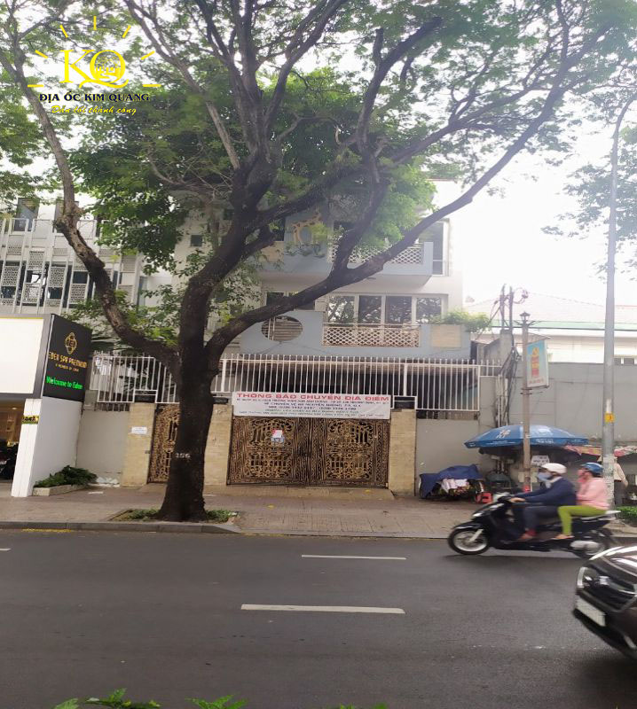 Phía trước nhà cho thuê nguyên căn đường Trương Định quận 3