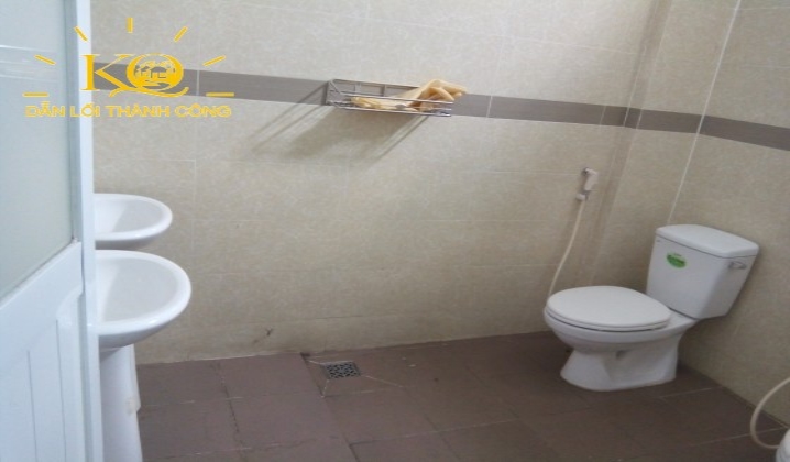 Khu vệ sinh của nhà cho thuê đường Phan Văn Trị sạch sẽ.