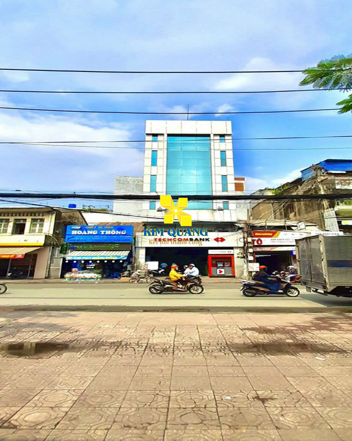 Khu vực phía trước tòa nhà cho thuê đường Lê Quang Định