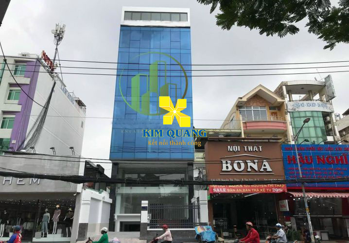 Hình chụp bao quát tòa nhà cho thuê đường Nguyễn Thị Thập
