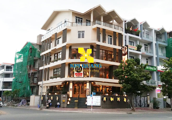 Hình chụp phía trước tòa nhà cho thuê đường Nguyễn Thị Thập