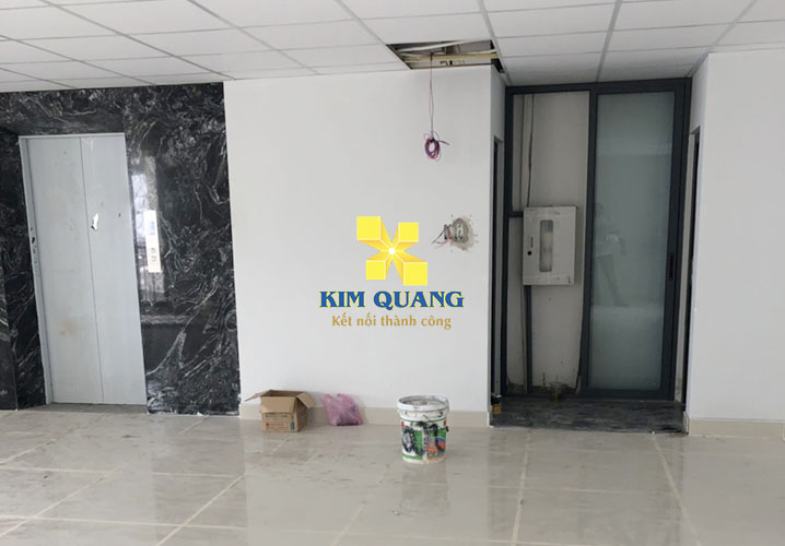 Thang máy và thang thoát hiểm của tòa nhà văn phòng cho thuê đường Nguyễn Văn Đậu