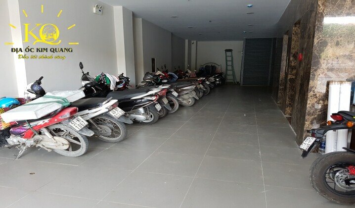 Hầm để xe của tòa nhà cho thuê đường Hoàng Văn Thụ để được nhiều xe