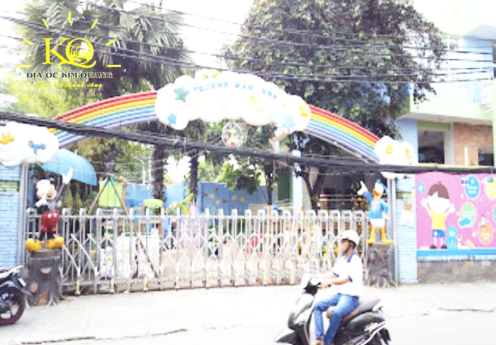 Con đường phía trước nhà cho thuê nguyên căn đường Nguyễn Trọng Tuyển quận Phú Nhuận