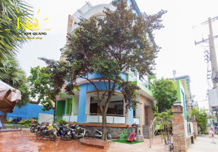 Khuôn viên quanh nhà cho thuê nguyên căn đường Nguyễn Trọng Tuyển quận Phú Nhuận 